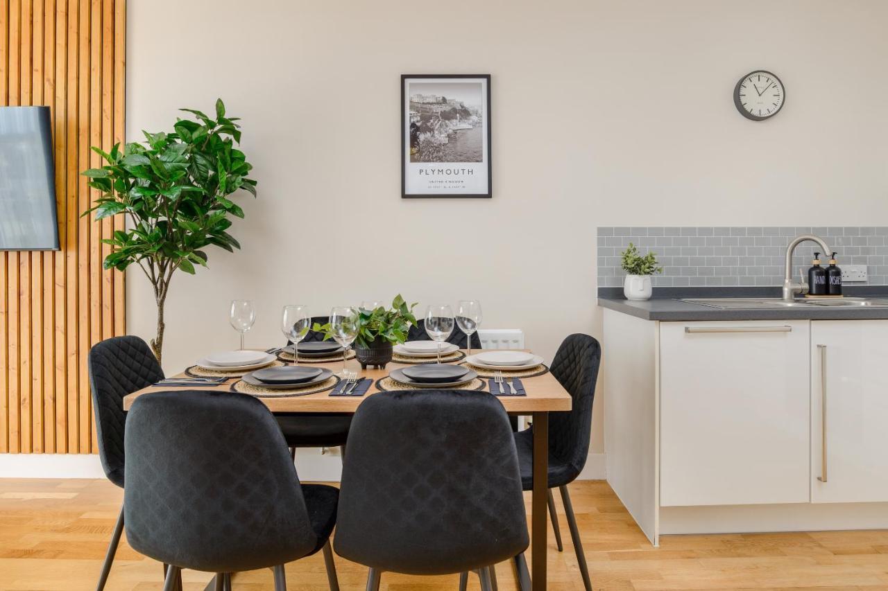 Premium Apartment - Allocated Parking - Great Location Plymouth Buitenkant foto