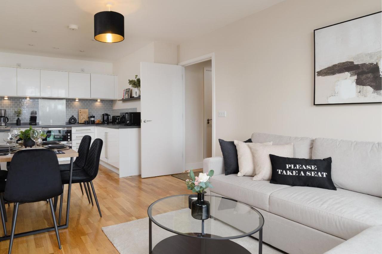 Premium Apartment - Allocated Parking - Great Location Plymouth Buitenkant foto