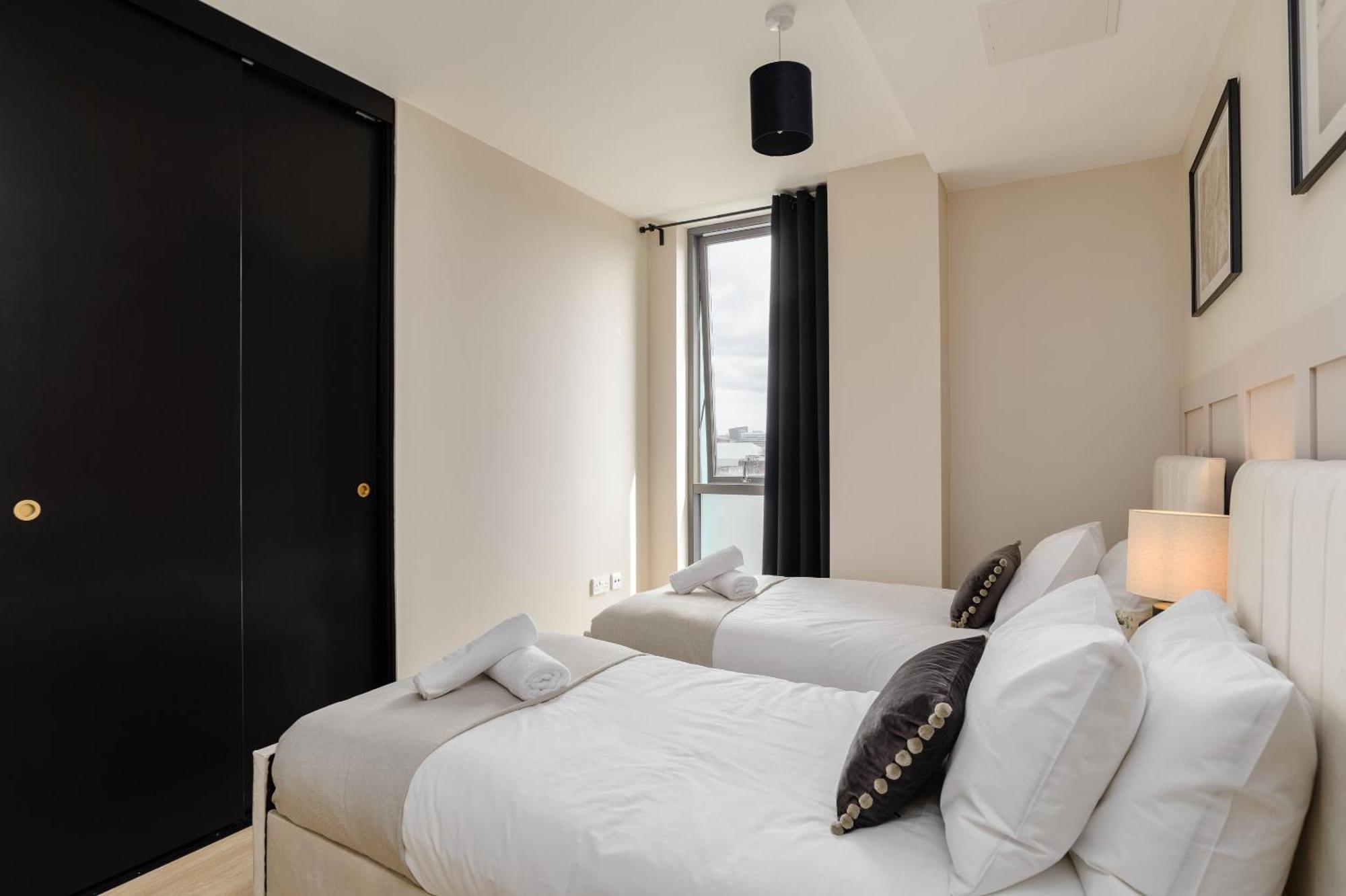 Premium Apartment - Allocated Parking - Great Location Plymouth Buitenkant foto