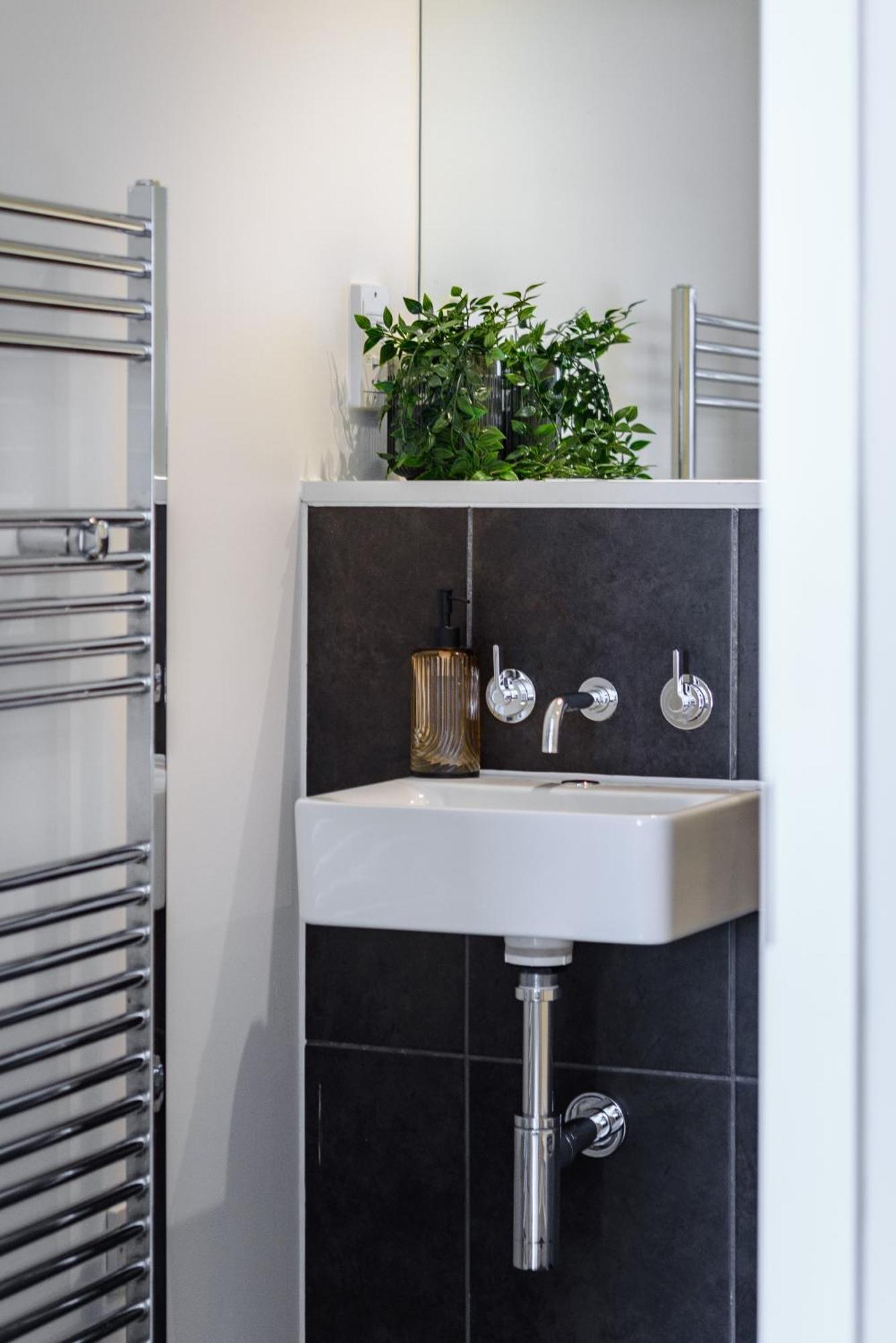 Premium Apartment - Allocated Parking - Great Location Plymouth Buitenkant foto