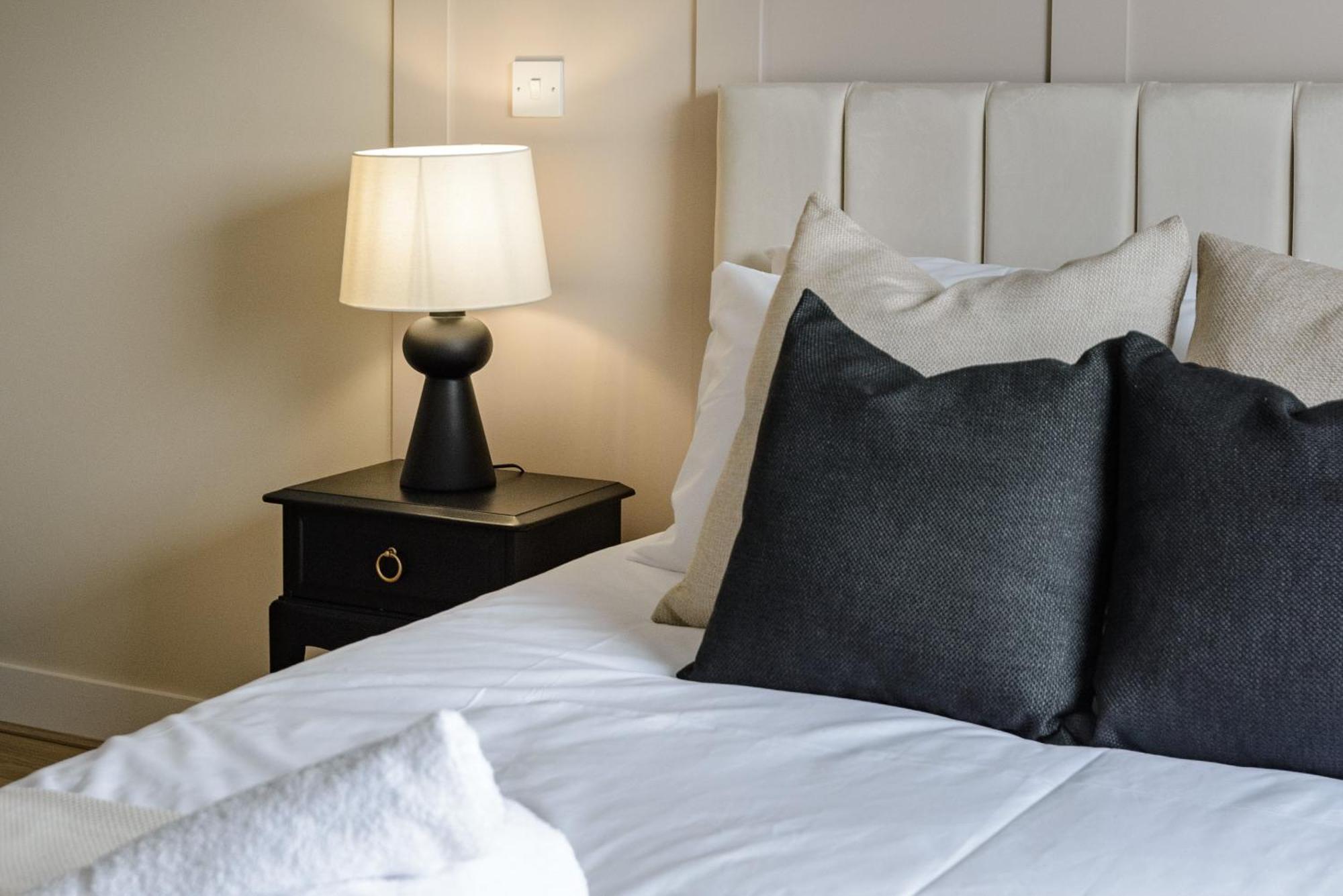 Premium Apartment - Allocated Parking - Great Location Plymouth Buitenkant foto